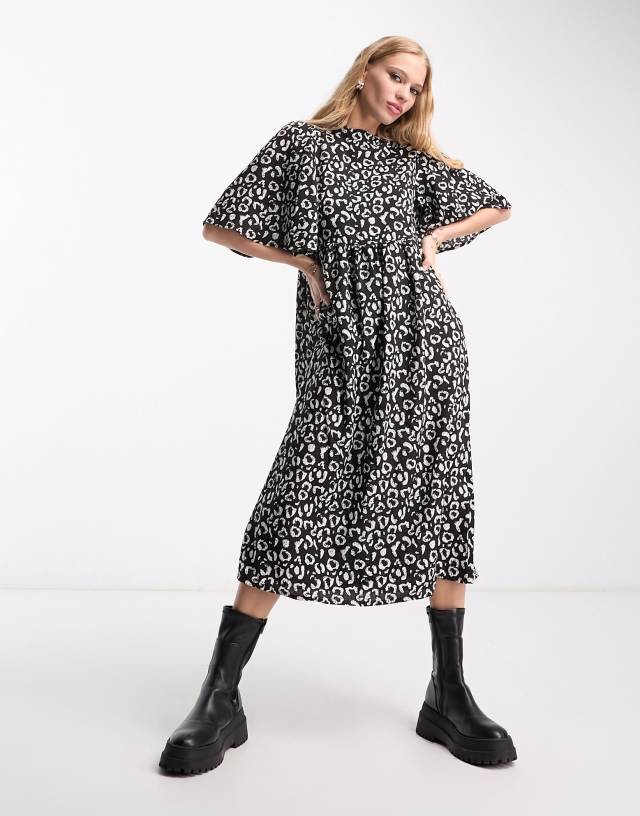 Vila - flutter sleeve midi dress in mono animal print