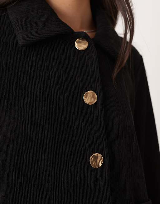 VILA - Gebreide polo met gouden knoopdetails in zwart, 3 van 4
