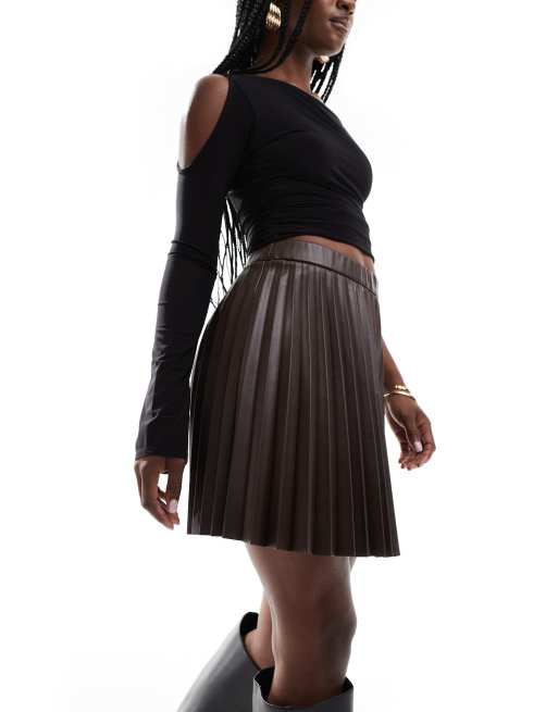 Vila - Geplooide mini rok met leerlook in donkerchocolade