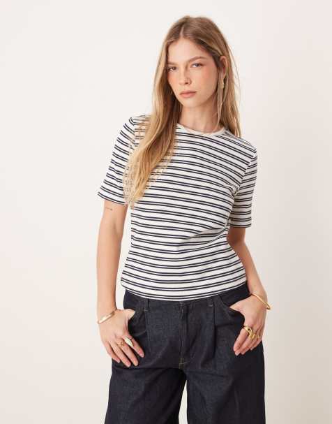 VILA – Geripptes, gestreiftes T-Shirt in Marineblau und Weiß - view 1