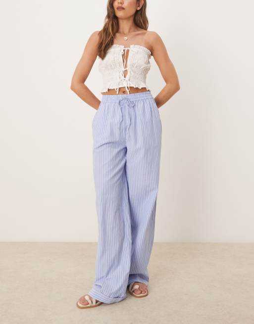 VILA - Gestreepte dad broek met hoge taille, wijde pijpen en boorden met omslag in blauw