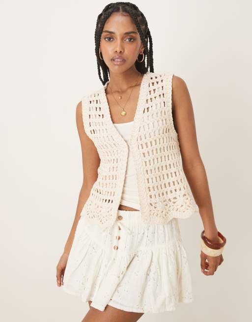 Vila - Gilet premium all'uncinetto con fondo a fiori color crema betulla