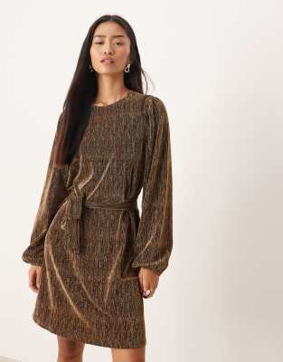 -        VILA   black