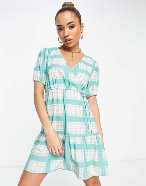 Vila – Grün kariertes Mini-Wickelkleid