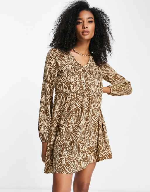Vila – Hängerkleid mit V-Ausschnitt und Tiermuster in Braun