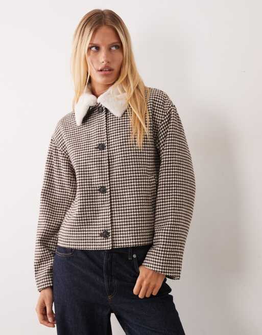 Vila herringbone short button front jacket with fur collar in brown, 2 of 4