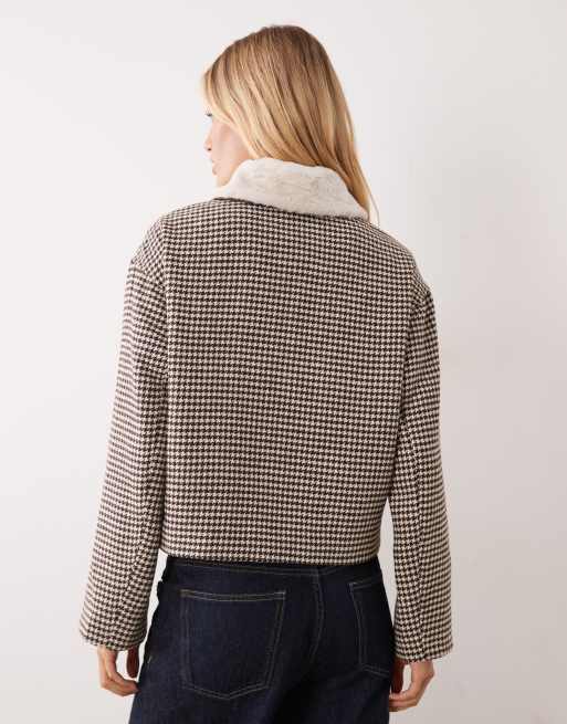 Vila herringbone short button front jacket with fur collar in brown, 3 of 4