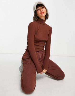 Vila high neck jersey top with long sleeve in chocolate