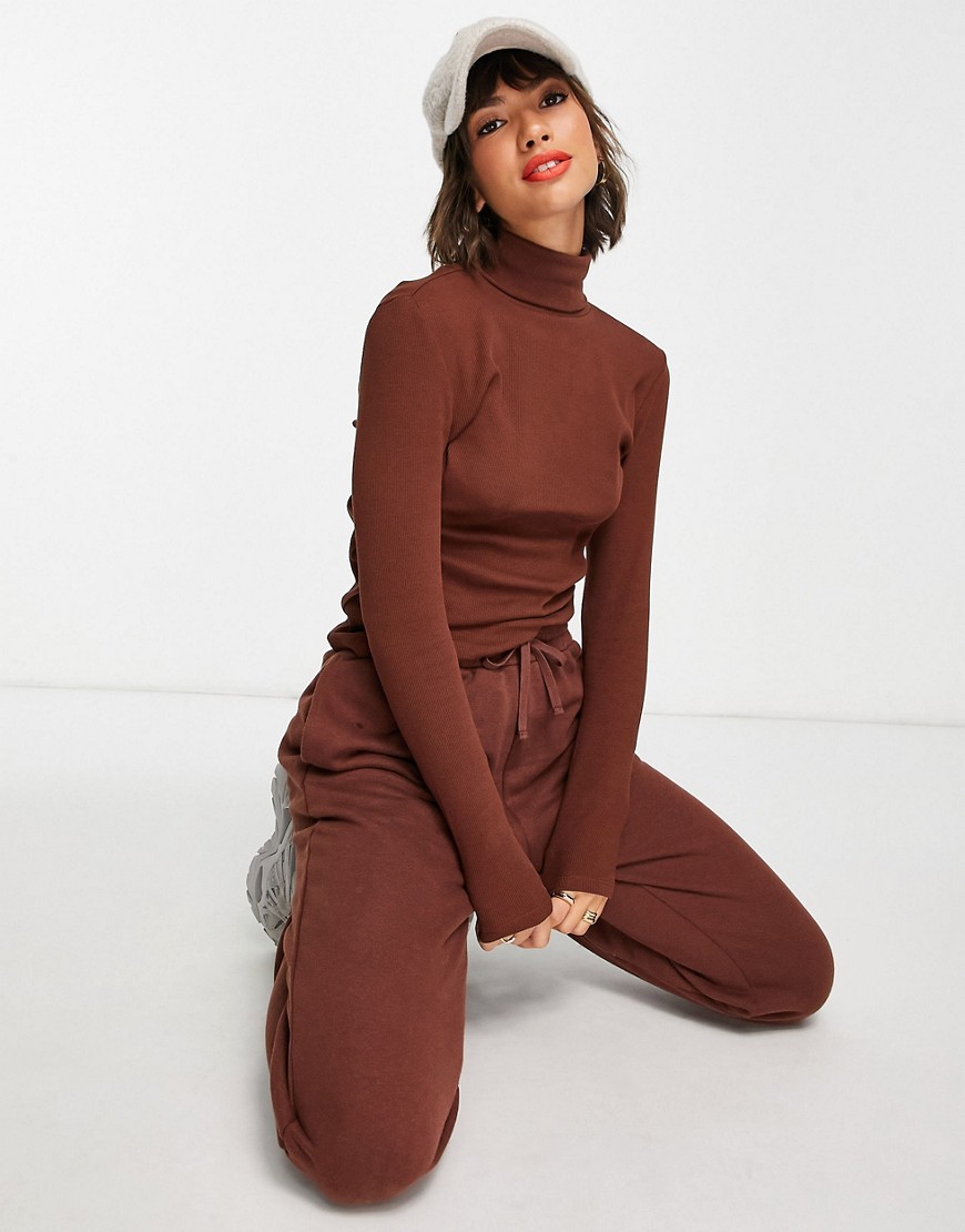 Vila high neck jersey top with long sleeve in chocolate-Brown