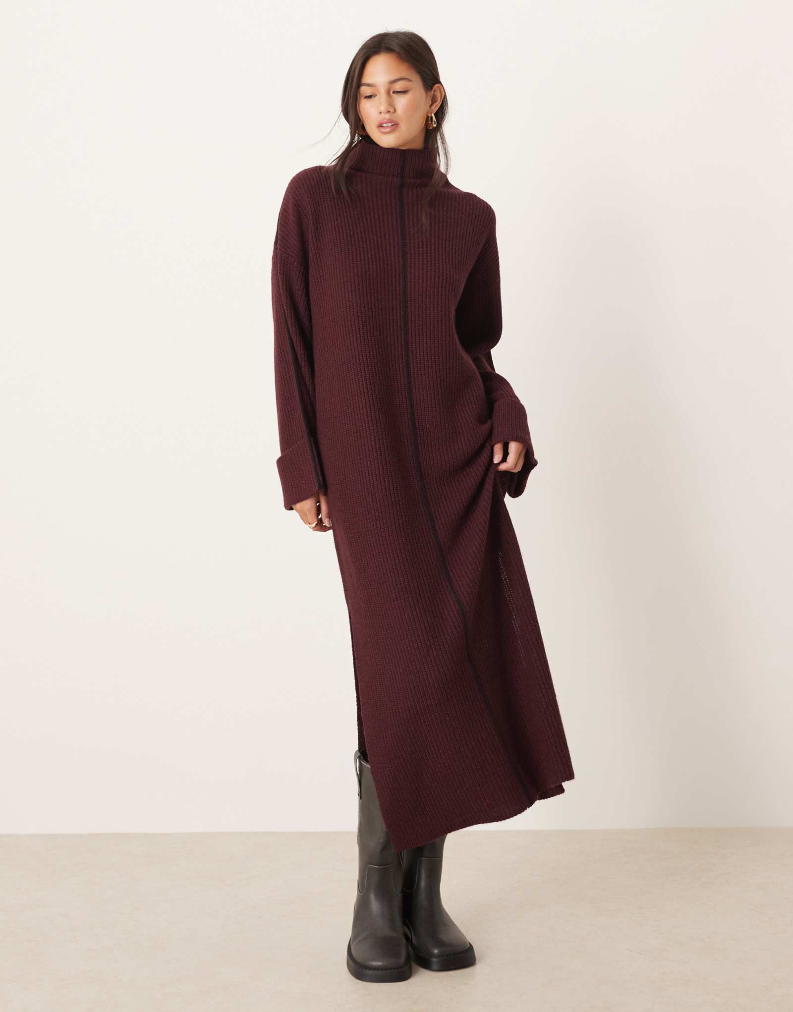 Трикотажное макси-платье VILA с высоким воротом бордового цвета