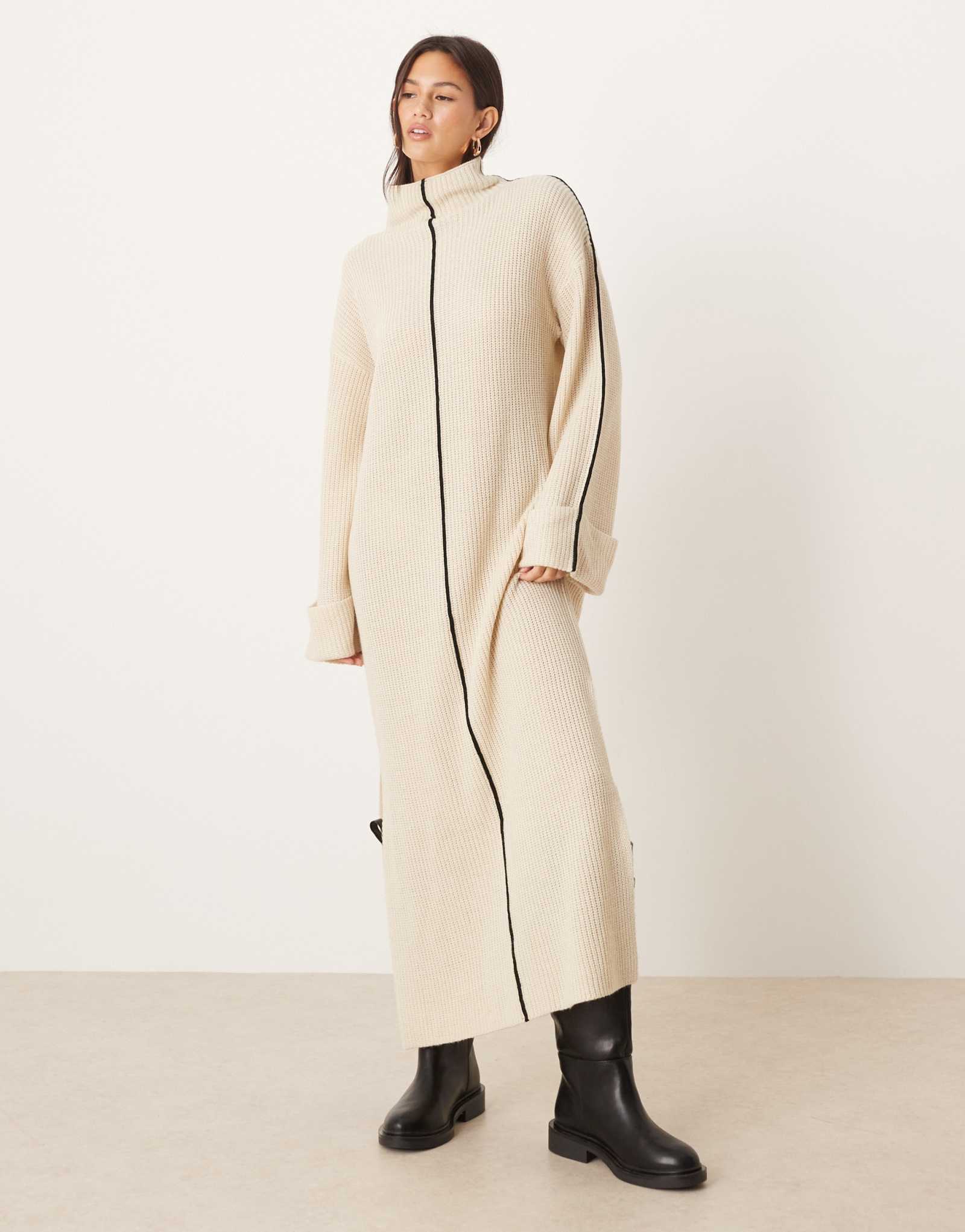 Трикотажное макси-платье VILA кремового цвета с высоким воротом