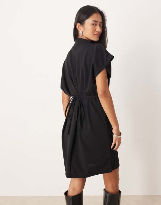 VILA – Hochgeschlossenes Minikleid in Schwarz mit Bindegürtel, 2 von 4