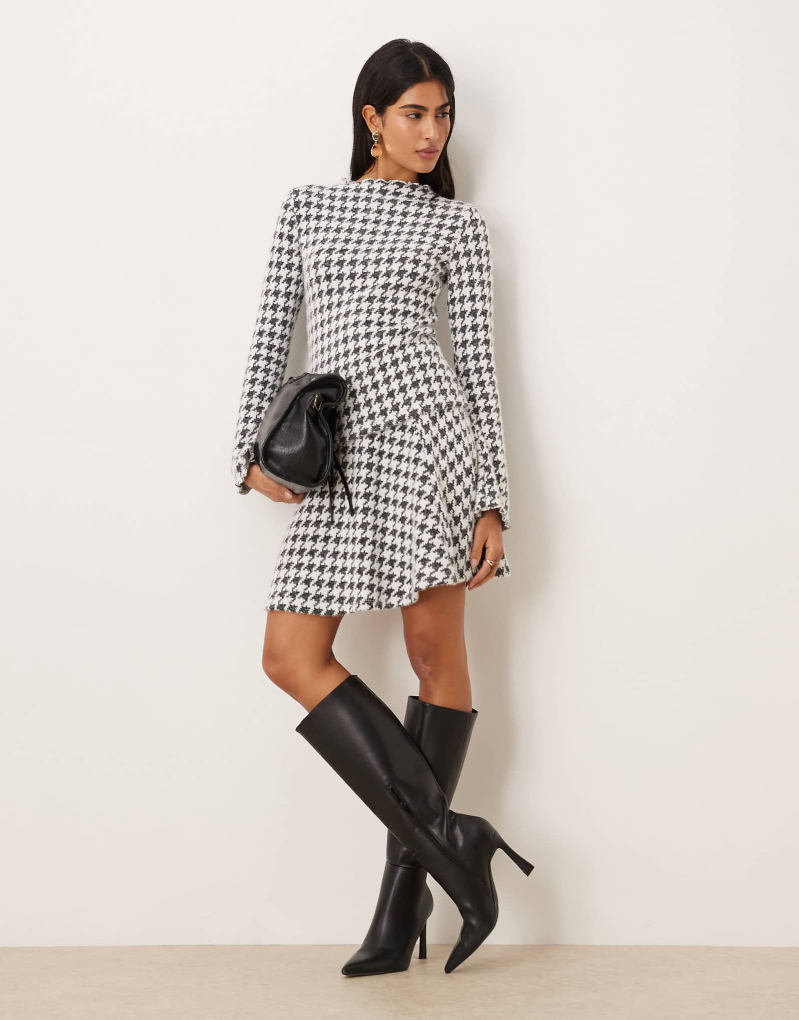 Вязаная мини-юбка в черно-белую клетку от VILA - часть комплекта