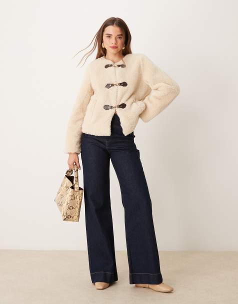 VILA - Jack van teddy fleece met gespdetails in crème - view 1