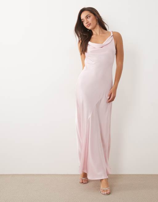 Vila – Jasnoróżowa satynowa sukienka maxi z drapowanym dekoltem typu halter, 2 z 4