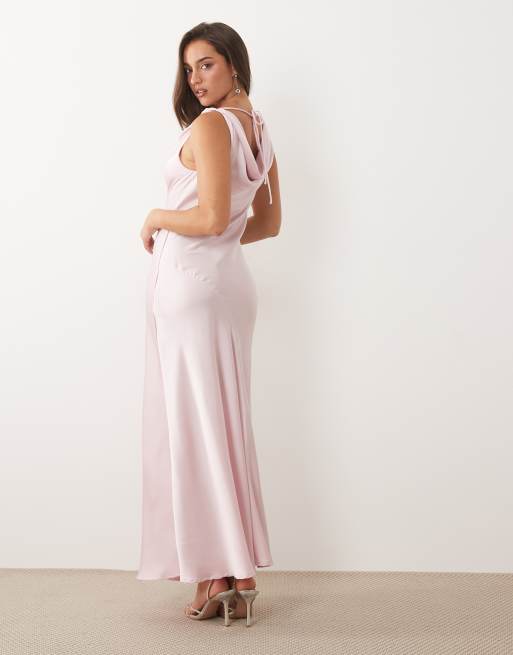 Vila – Jasnoróżowa satynowa sukienka maxi z drapowanym dekoltem typu halter, 4 z 4