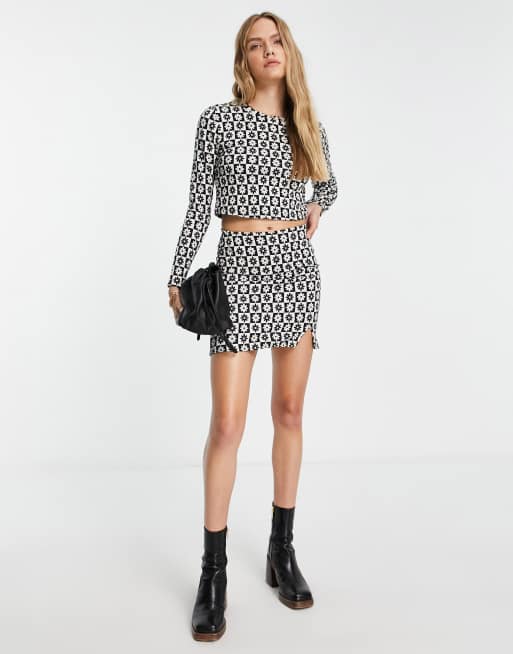 Vila jersey long sleeved top co-ord in black and white retro floral checkerboard, 4 of 4