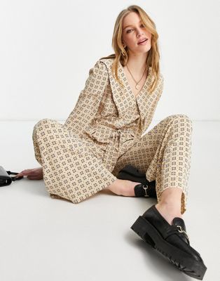 Vila jumpsuit with collar detail and belt in tile print-Multi