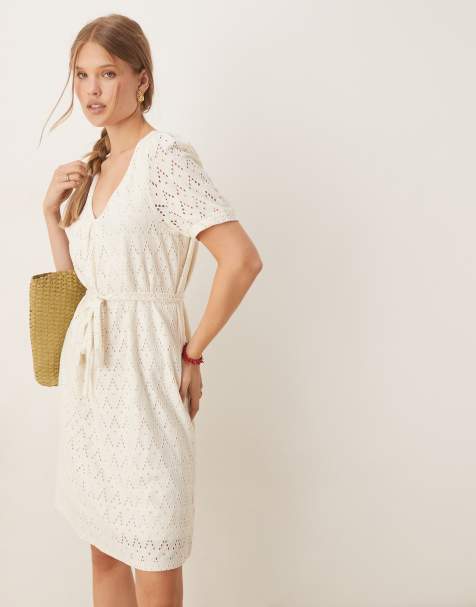 VILA - Jurk van jersey met broderie, gestrikte taille en pofmouwen in crème - view 1