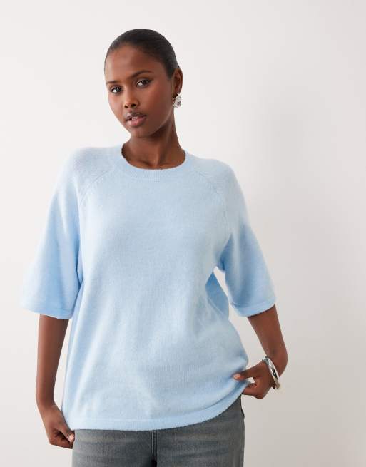 VILA – Kurzärmliges, kastiges T-Shirt aus weichem Strick in meliertem Hellblau, 2 von 4