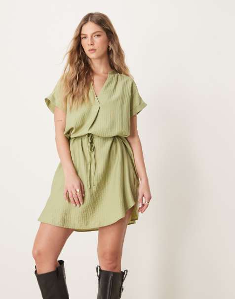 VILA – Kurzärmliges Minikleid in Khaki mit Bindegürtel und eingekerbtem Ausschnitt - view 1