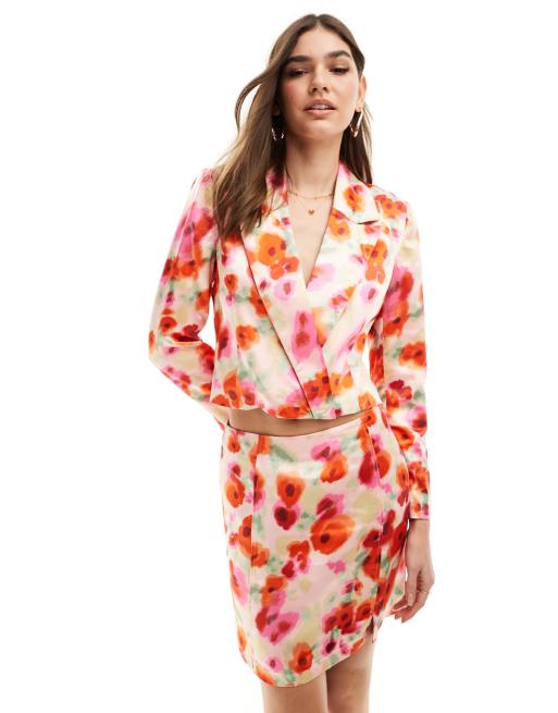 Vila – Kurzer Blazer aus Satin mit rotem Mohnblumenmuster, Kombiteil