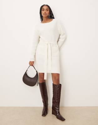 VILA - Kurzes Strickkleid in Weiß mit Taillengürtel