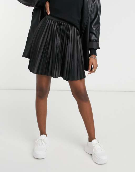 Vila leather look pleated mini skirt in black