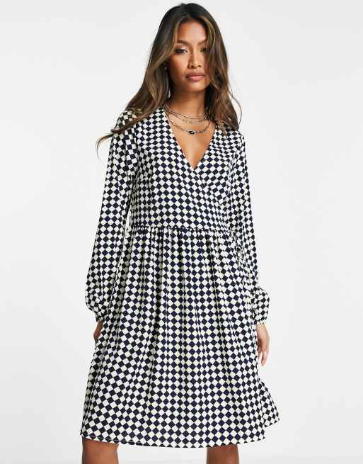 Vila long sleeve v neck midi wrap dress in cream gingham