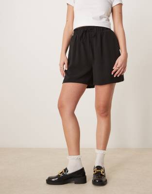 Vila Loose Fit Tie Waist Shorts
