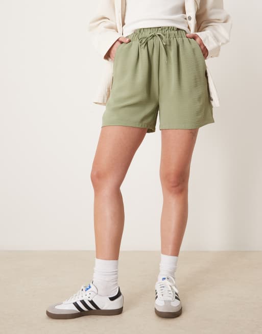 Vila loose fit tie waist shorts in oil green, 2 of 5