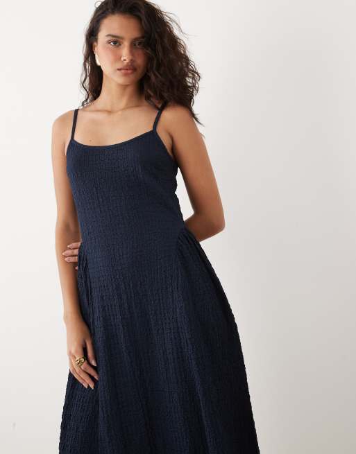 VILA - Marineblå midikjole i jacquard-jersey med camistropper og taljedetaljer, 2 af 4