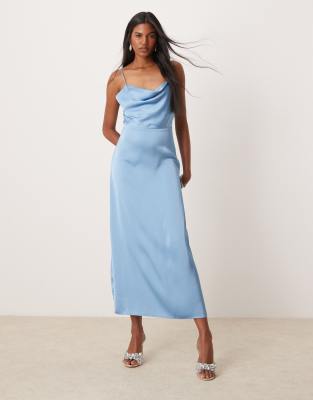 VILA - Maxikleid aus Satin in Glücksblau mit Wasserfallausschnitt