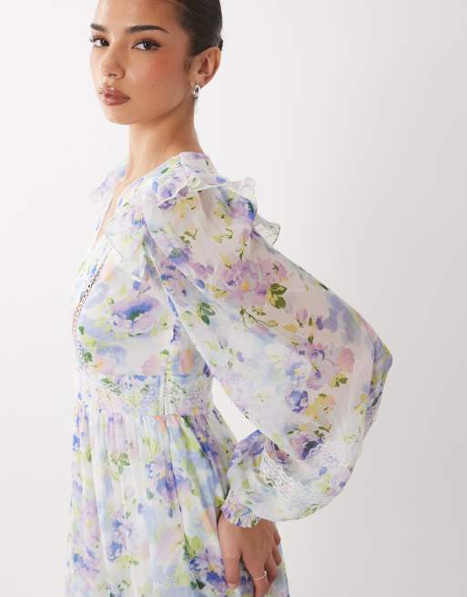 VILA – Maxikleid in Weiß mit Blumenmuster, Spitzendetail und Rüschen, 3 von 4