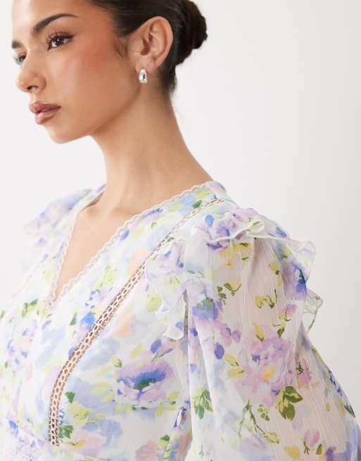 VILA – Maxikleid in Weiß mit Blumenmuster, Spitzendetail und Rüschen, 4 von 4
