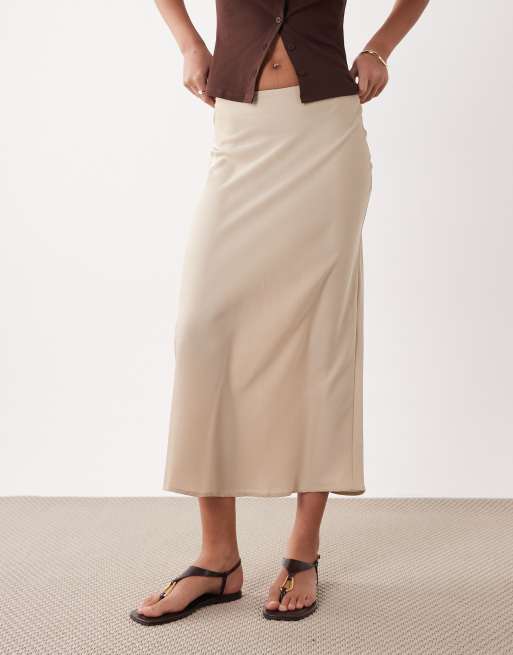 Vila – Maxirock aus Satin in Sand, 2 von 5