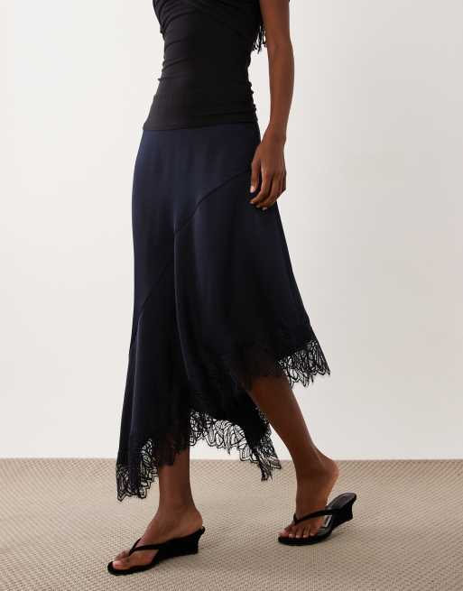 Vila - Mini-jupe asymétrique en satin avec bordure en dentelle - Bleu marine, 2 de 5