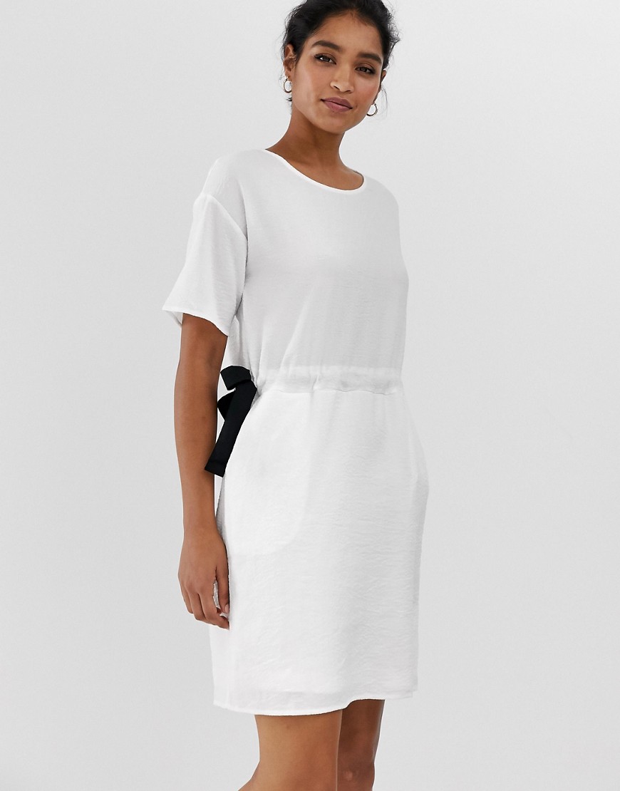 Vila - Mini-jurk met striktaille-Wit