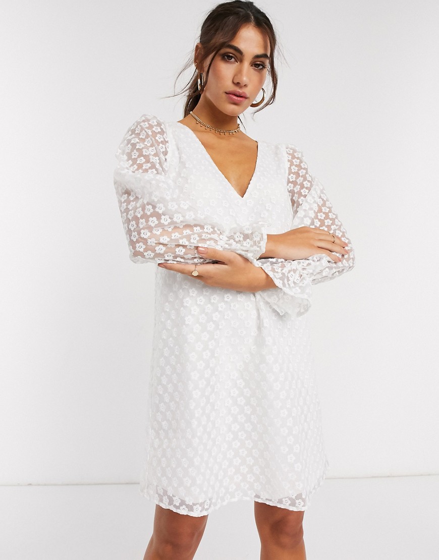 Vila - Mini-jurk met V-hals in wit met madeliefjesprint-Roze