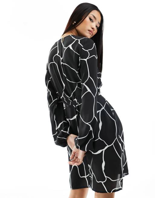 Vila - Mini wikkeljurk met print in zwart-witte print, 2 van 4