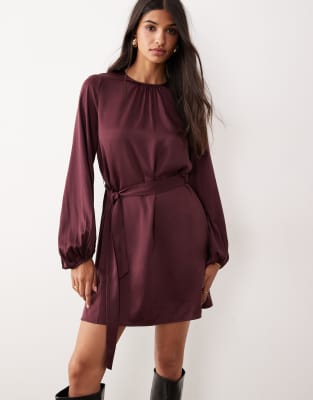 VILA - Minikleid in Burgunderrot aus Satin mit Ballonärmeln und Bindegürtel