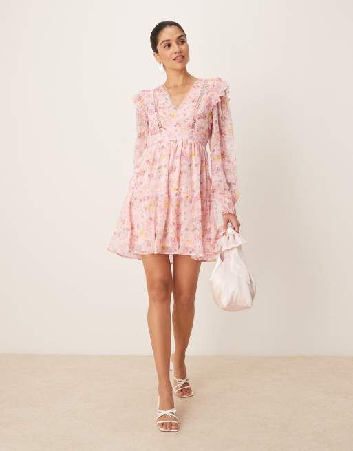 VILA – Minikleid in Pfirsich mit Spitzendetail, Rüschen und Blumenmuster, 2 von 4