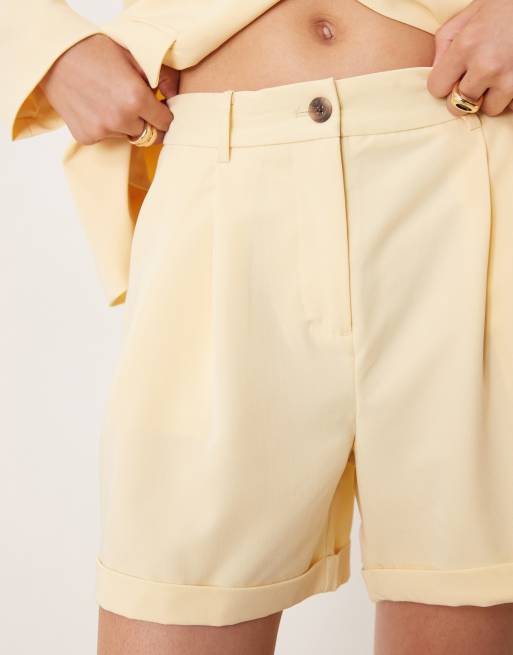 Vila – Mix & Match – Elegante Shorts in blassem Bananengelb mit hohem Bund, Kombiteil, 3 von 5