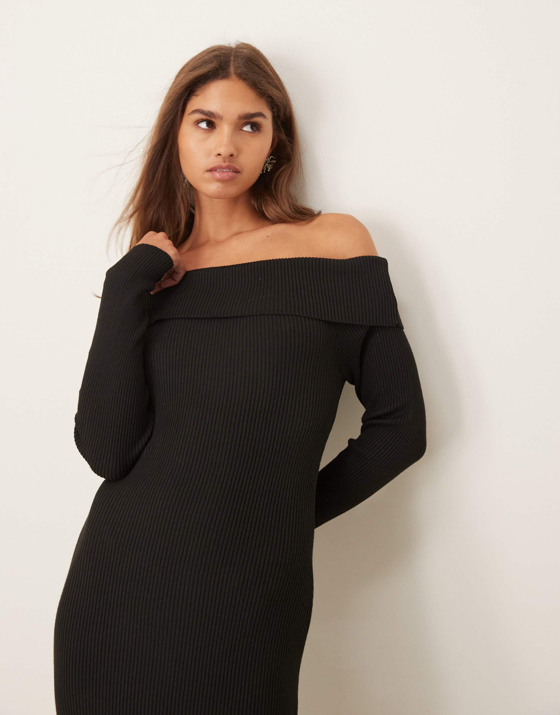 vila off the shoulder ribbed midi dress in black