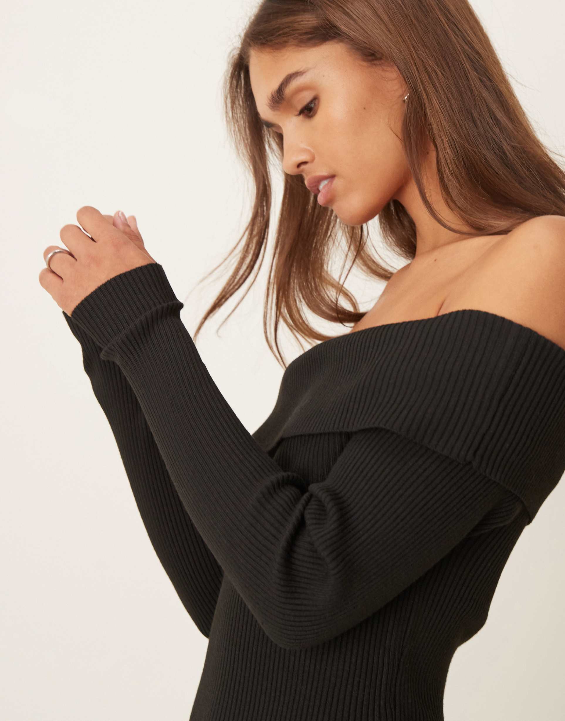 vila off the shoulder ribbed midi dress in black