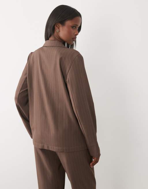 Vila Oversize-Blazer im Anzugstil als Set in Schokobraun mit Nadelstreifen, 2 von 4