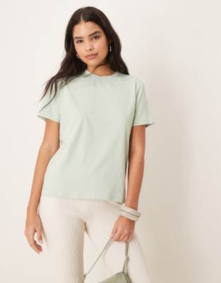 oversized boyfriend fit t-shirt in silt green