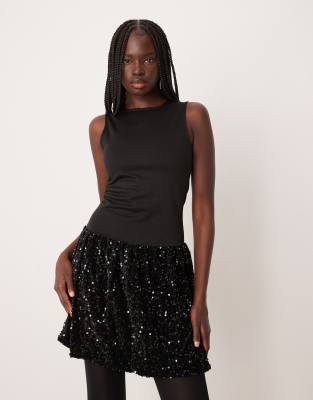 VILA - Pailletten-Minikleid in Schwarz mit tiefer Taille