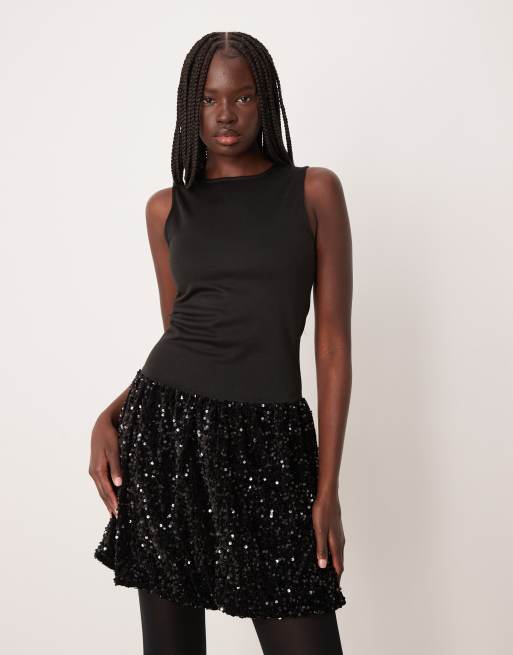 VILA – Pailletten-Minikleid in Schwarz mit tiefer Taille 