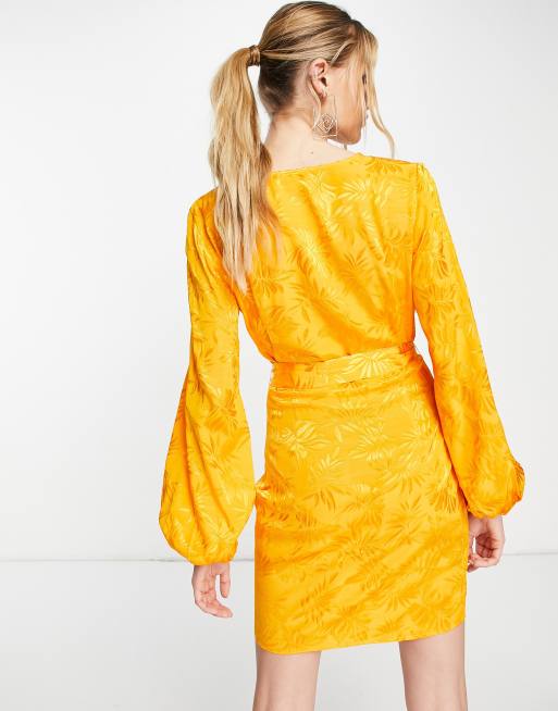 Vila - Pangorange minikjole i jacquardvævet satin med knapper foran - Kun hos ASOS, 2 af 4